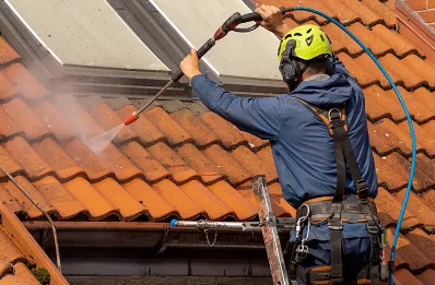 Démoussage et hydrofuge de toiture à Brix